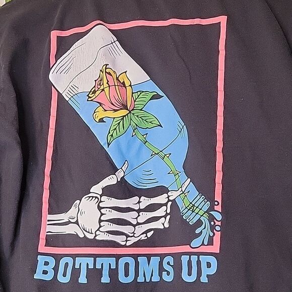 DK. Bottoms Up Tee. Size Med. - Picture 5 of 9